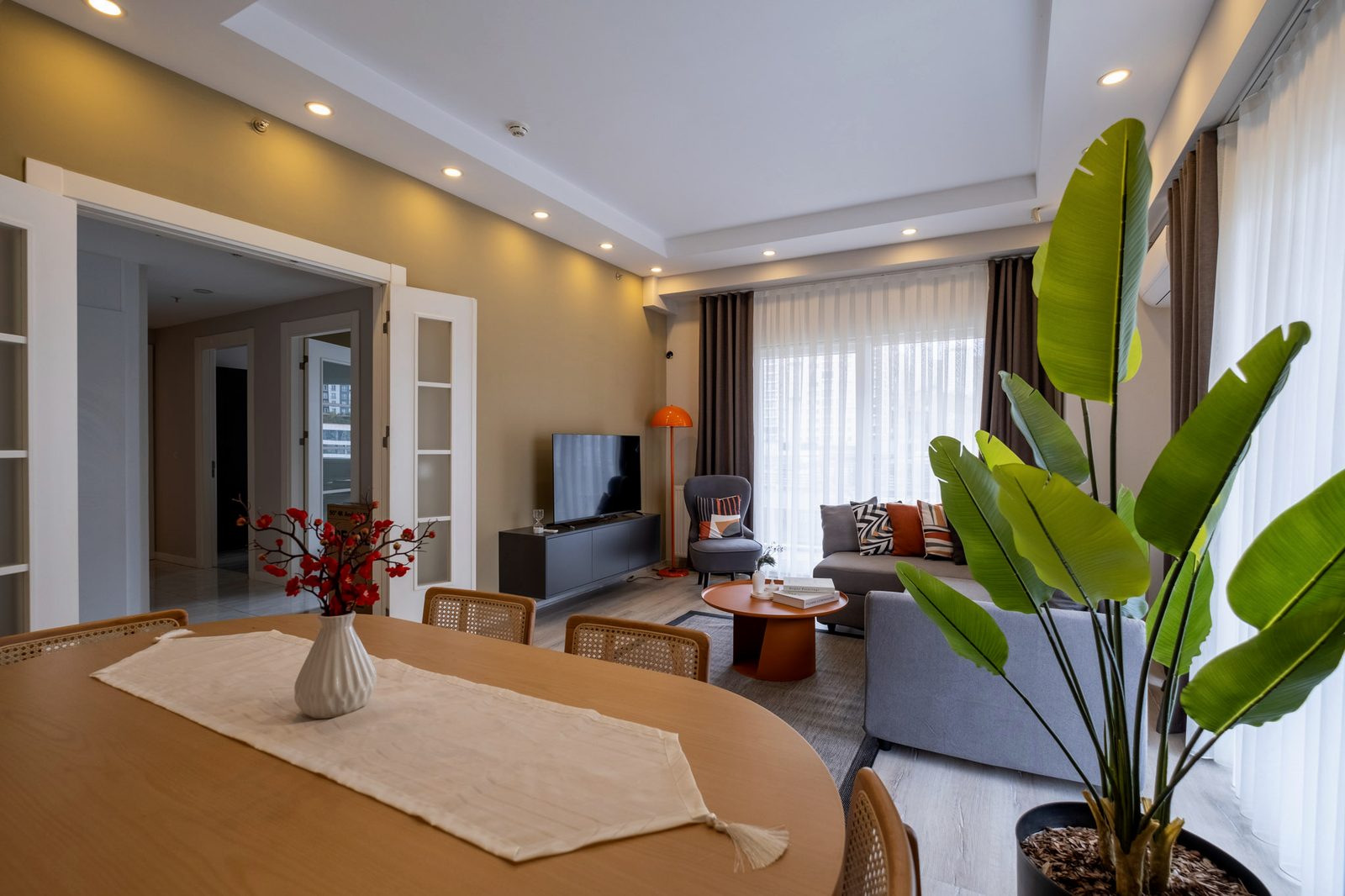 Salon ve yemek masası